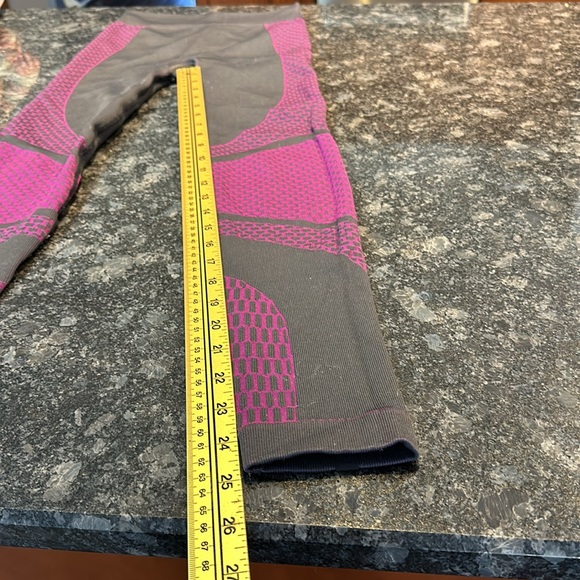 Lululemon About That Base Purple Geometric Ribbed Seamless
Leggings Sz 6 25” - Picture 10 of 10